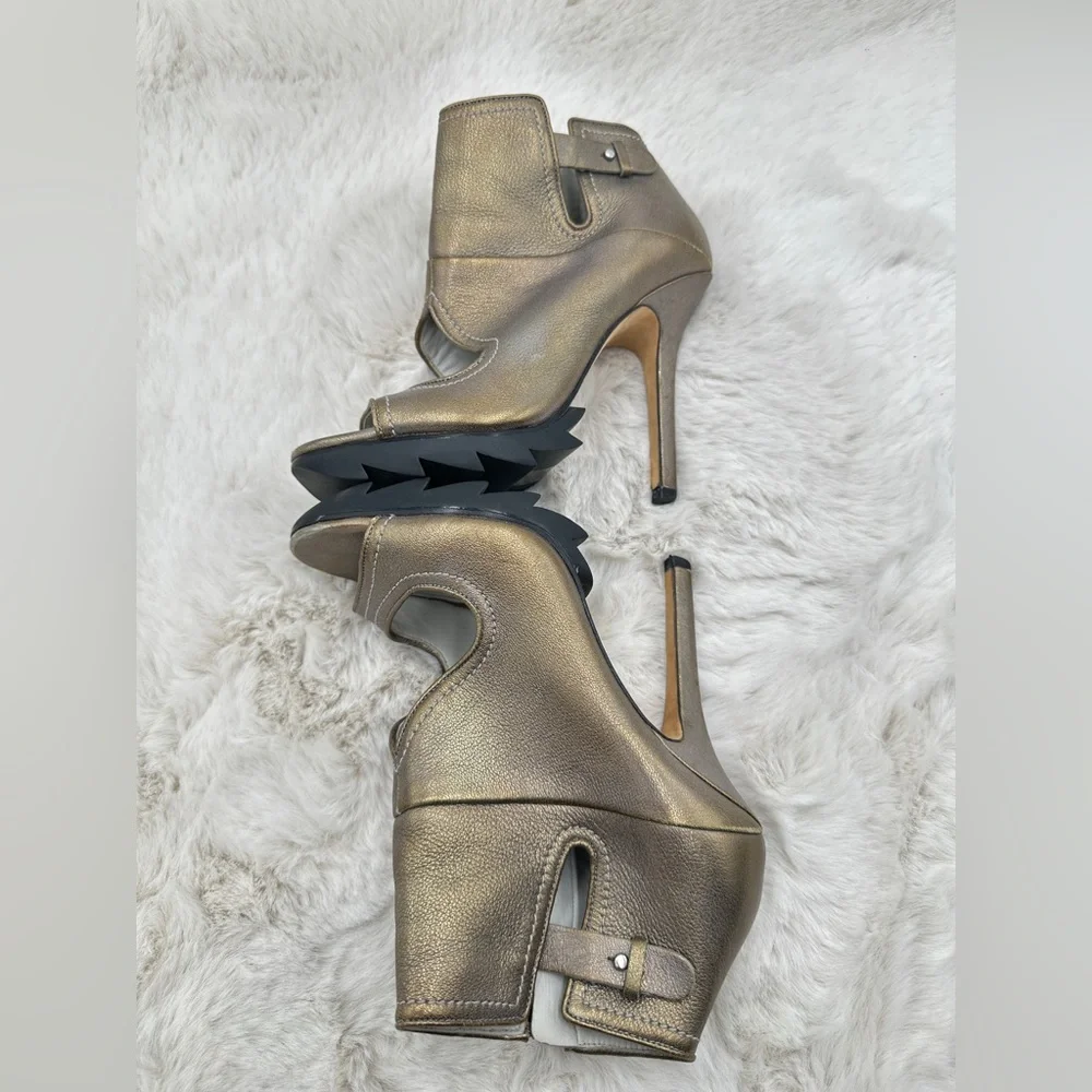 Camilla Skovgaard Peep-Toe Booties size 38 US 8‎ Gold like NEW